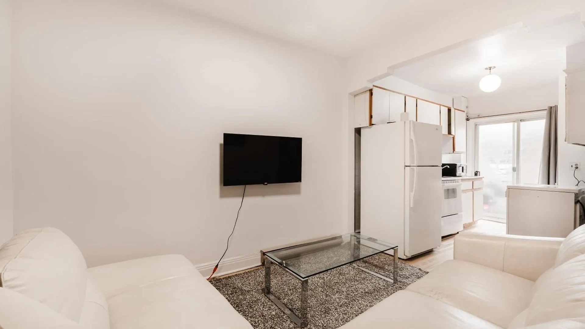 One Bedroom Apartment With Balcony - 2159-03 Montreal